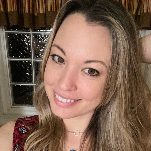 Meet your Posher, Christina - Picture 2 of 6